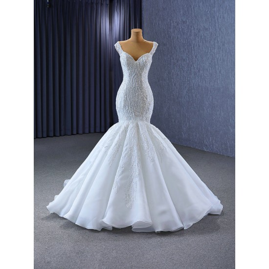 Crystal Sleeveless Wedding Dress Plus Size Sweetheart Neck Bridal Wedding Gown Princess